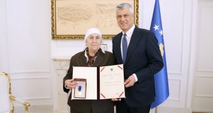 Gjyshi i heroit të kombit Afrim Zhitia, Hakif Rimanishta dekorohet me urdhrin “Hero i Kosovës” nga kryetari Thaçi