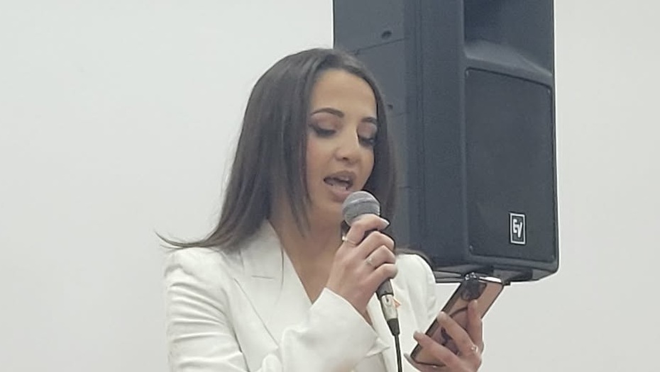 rrezja-e-plagosur-nje-homazh-letrar-per-deshmorin-avdi-kelmendin-nga-autorja-e-re-njomza-kelmendi-ne-peje