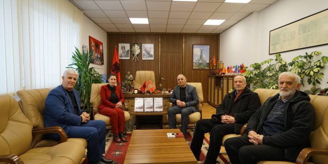 Komuna e Hanit të Elezit ndanë mirënjohje për personalitete të ndryshme për kontributin dhe bashkëpunimin disa vjeçar