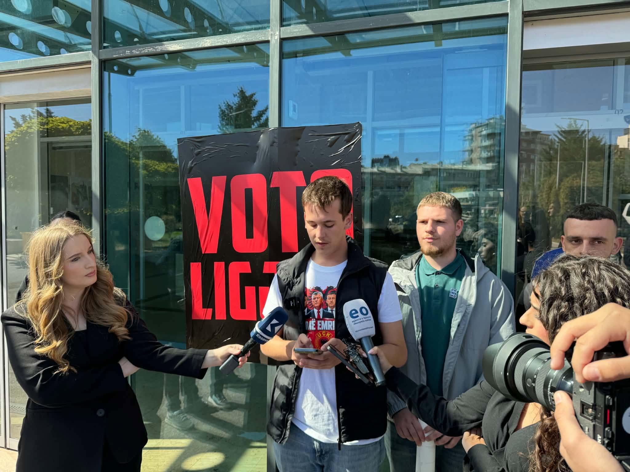 Aktivisti Rron Kafegjolli  Votojeni ligjin  koha e arsyetimeve ka mbaruar