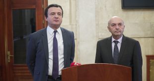 Lëvizja Vetëvendosje dhe Lidhja Demokratike e Kosovës nënshkruajnë marrëveshjen për bashkëqeverisje