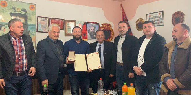 Sot dëshmorit të kombit, Nijazi Azemi iu nda  “Urdhëri i lartë Hero i Kosovës” nga kryetari i vendit Hashim Thaç