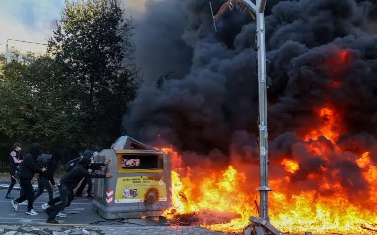Bedri Halimi  SËMUNDJA E PËRHAPJES SË ZJARRIT   REVOLUCIONARËT E TASTIERËS  DHE TIRANA