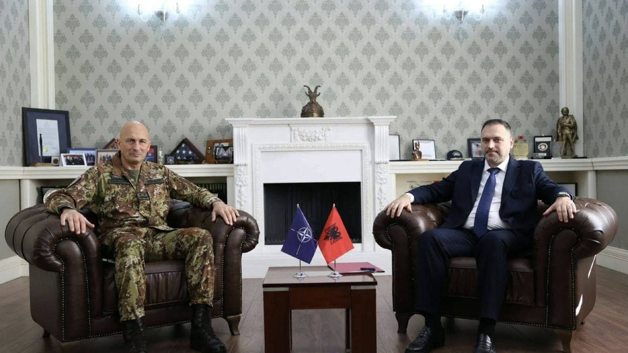 Shqipëria dërgon kontingjentin e parë të helikopterëve në misionin e KFOR it në Kosovë