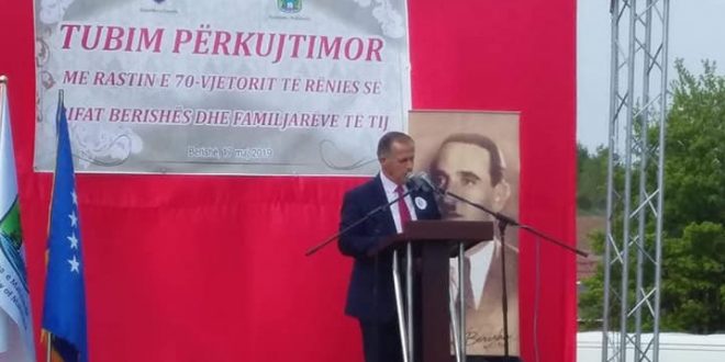 Në fshatin Berishë u mbajt tubim përkujtimor në 70 vjetorin e vrasjes së Rifat Berishës e bashkëluftëtarëve të tij