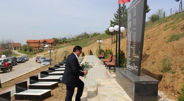 Lutfi Haziri: Në masakrën e Llashticës u masakrua fëmija më i vogël në luftën e Kosovës dhe plaka më e vjetër në moshë