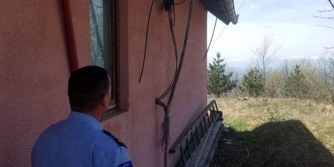 Dy persona të panjohur kanë bërë përpjekje të thyejnë objektin e Shtëpisë-Muze të Radios-Kosova e Lirë, në Berishë