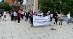 Punëtorët e Lotarisë së Kosovës protestojnë për herë të dytë brenda më pak se shtatë ditësh para Qeverisë së Kosovës