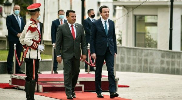 Qeveria e Kosovës dhe Qeveria e Maqedonisë së Veriut nënshkruajnë 11 marrëveshje bilaterale