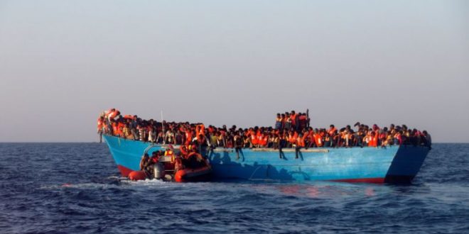 Rojet bregdetare të Libisë i shpëtojnë 71 migrantë, të cilët po udhëtonin me një anije, pranë brigjeve libiane