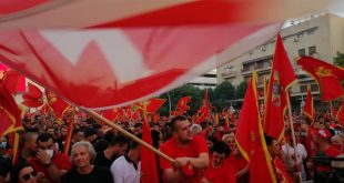 Mijëra qytetarë të Malit të Zi kanë protestuar në shenjë pakënaqesie për fitoren e zgjedhjeve nga partitë proserbe