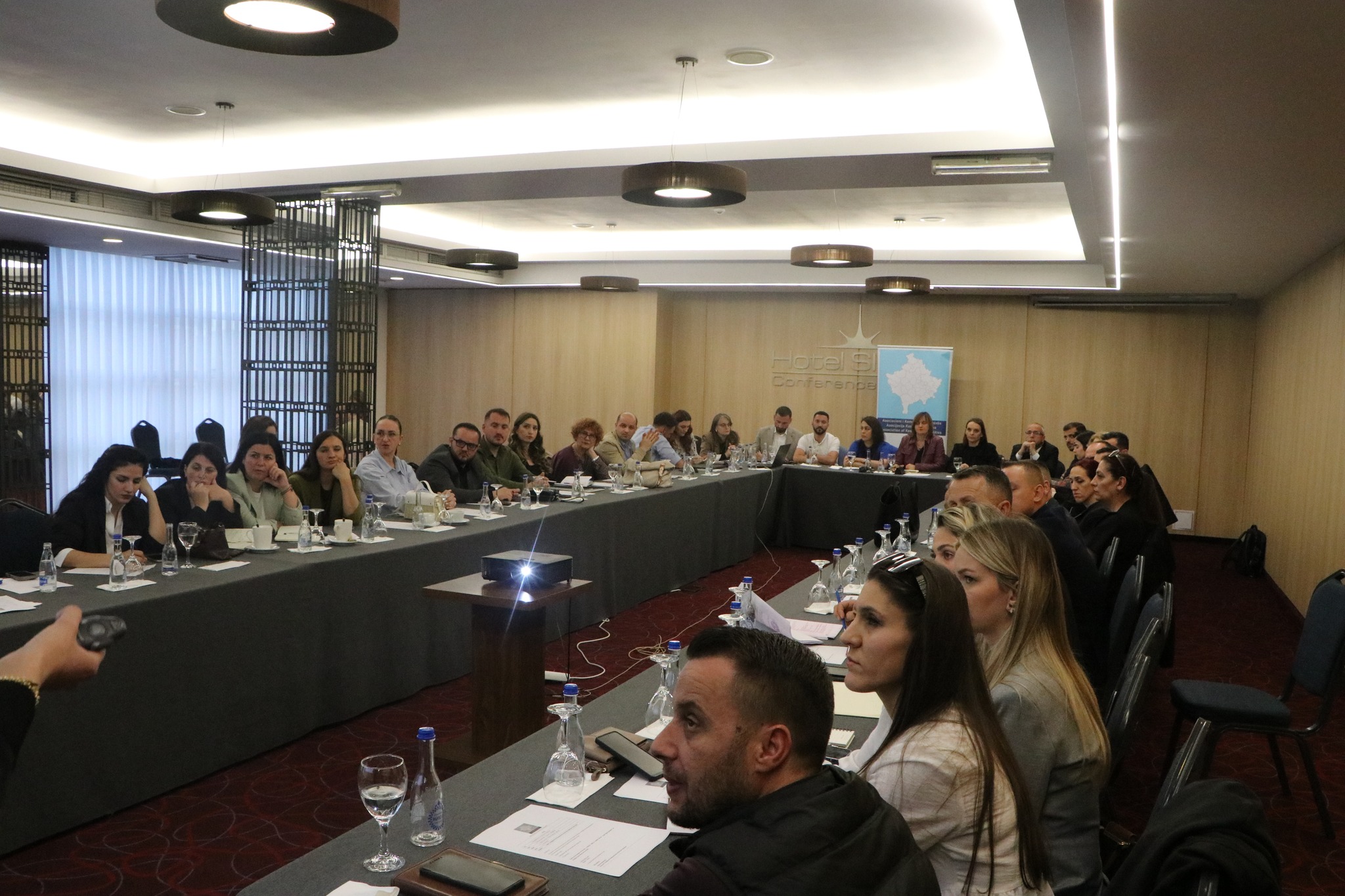 Të respektohet pavarësia institucionale e komunave nga ana e nivelit qendror
