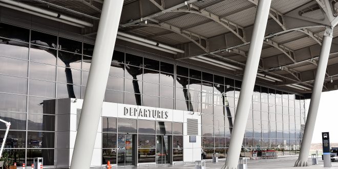 Autoriteti i Aviacionit Civil kërkon që mosmarrëveshjet në aeroport të zgjidhen përmes dialogut social