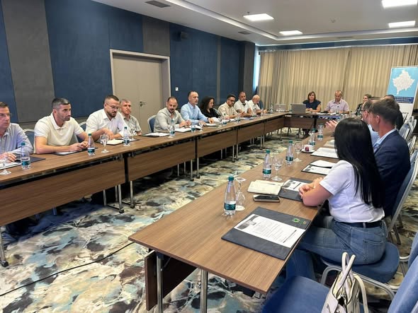 Kolegjiumi i zyrtarëve ligjor diskutoi projekt udhëzimet që ndërlidhen me kompetencat  përgjegjësitë dhe obligimet e komunave