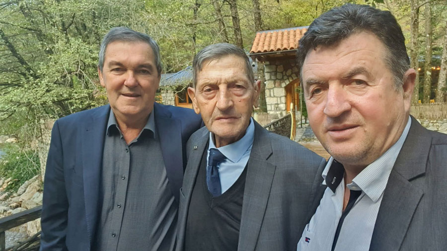 Adem LUSHAJ  Mehmet Bojkaj   Shembulli i burrit të urtë dhe i udhëheqësit me vlera