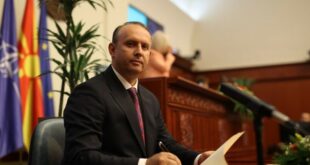 Afrim Gashi shkel me dy këmbë gjuhën shqipe dhe përfaqësimin e shqiptarëve dhe bashkësive të tjera etnike në Kuvend