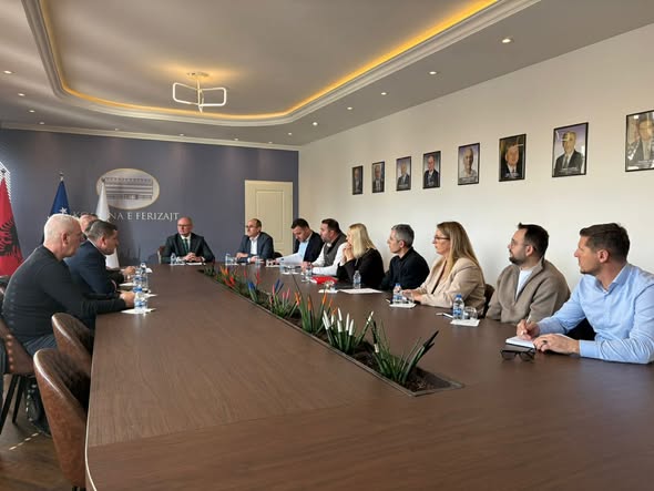 Komuna e Ferizajt pret Komisionin Qendror për Vlerësimin e Dëmeve pas reshjeve të fundit të shiut