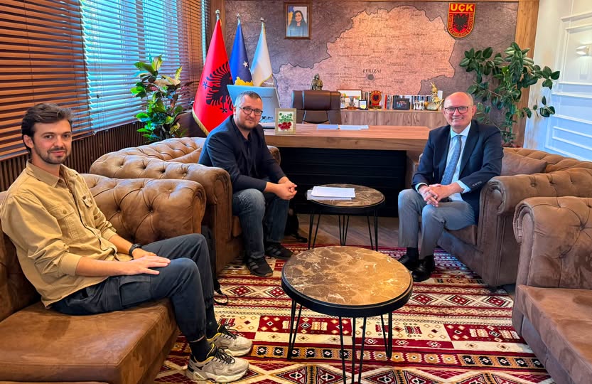 Kryetari Agim Aliu priti në takim Përfaqësuesit e Institutit të Kosovës për Drejtësi
