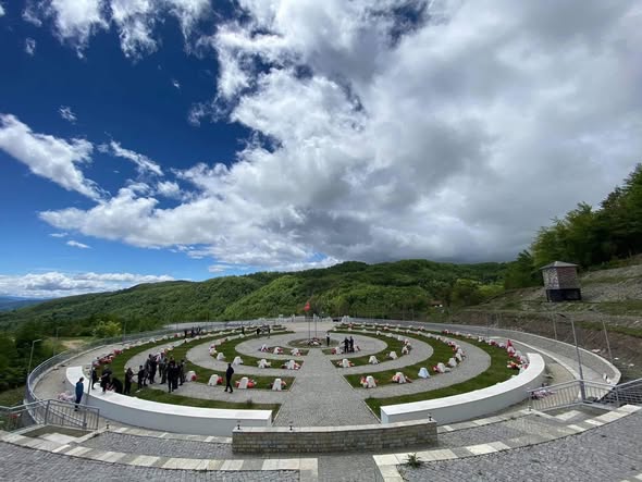 Kryetari Aliu kujton përvjetorin e një prej betejave më heroike të luftës sonë çlirimtare   Betejën e Koshares