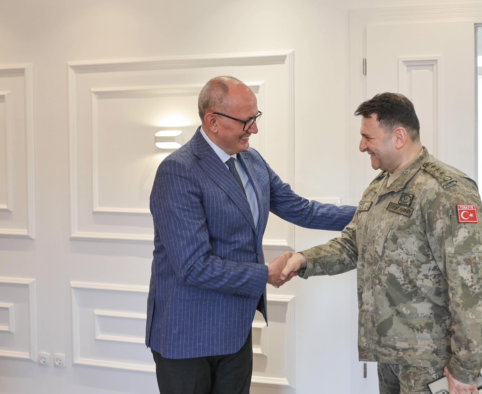 Kryetari Aliu mirëpriti në takim Komandantin e Kontigjentit Ushtarak Turk  Harun Elitas