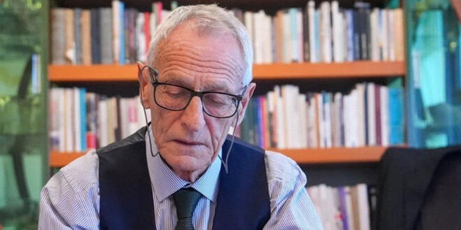 Zymer Mehani: PROF. AHMET HOTI, MËSUESI QË DIJEN E BËRI MISION