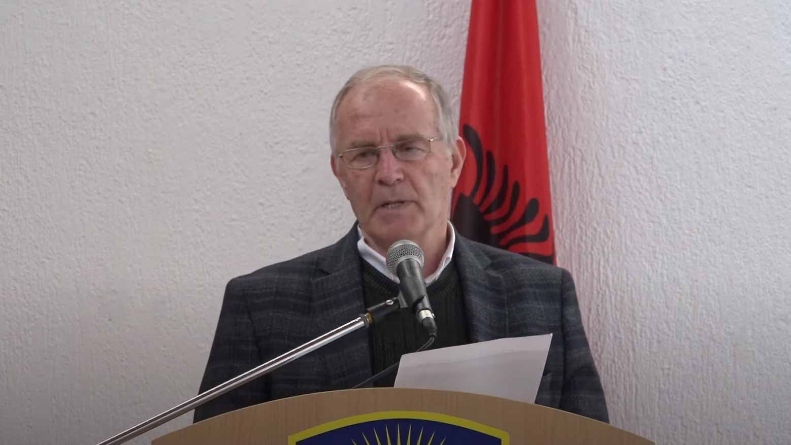 Mehmet Musa  Profesor Ahmet Qeriqi vendosi të ikë në ditën e mësuesit e natën e zjarrëve 