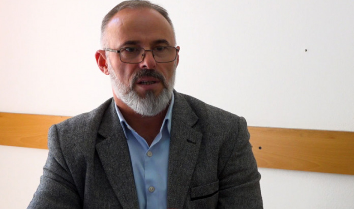 Ali Gashi  Mungesa e gjatë e institucioneve po dëmton drejtpërdrejt shërbyesit civilë dhe funksionimin e institucioneve