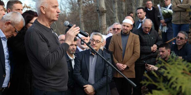 Në emër të Organizatës së Veteranëve të Luftës së UÇK-së, u përcollën mesazhe nderimi dhe mirënjohjeje për Profesor Ahmet Qeriqin
