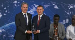 Amerika riafirmon angazhimin për të mbështetur heronj si Altin Dumani, për të përmbushur vizionin e një qeverisjeje të mirë