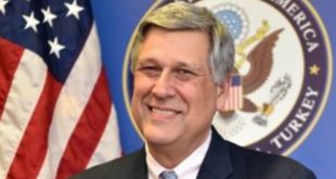Presidenti, Dolad Trump pritet të emëron diplomatin Philip S. Kosnett për ambasador të SHBA-ve në Kosovë