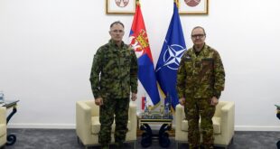 Komandanti i KFOR-it, Angjelo Mikele Ristuça, e takua me gjeneralin serb Milan Mojsiloviq, në Beograd