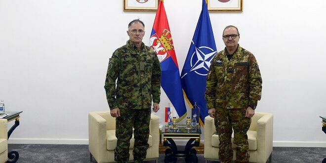 Komandanti i KFOR-it, Angjelo Mikele Ristuça, e takua me gjeneralin serb Milan Mojsiloviq, në Beograd