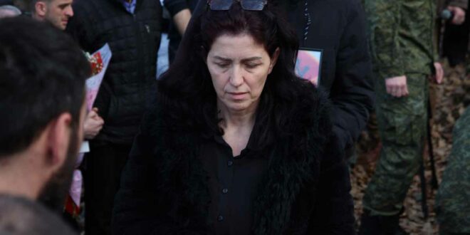Në emër të familjes Qeriqi, bija e tij, Arbana, në një fjalim emocional dhe prekës, përcolli mesazhin e dhimbjes dhe krenarisë për jetën dhe veprën e babait të saj, Profesor Ahmet Qeriqi