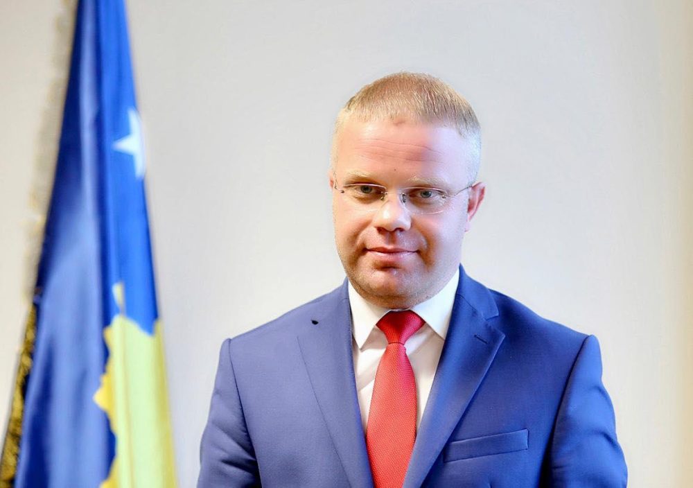 Ardian Bajraktari shpërthen ndaj ligjëratave të Gjykatës Speciale me nxënësit