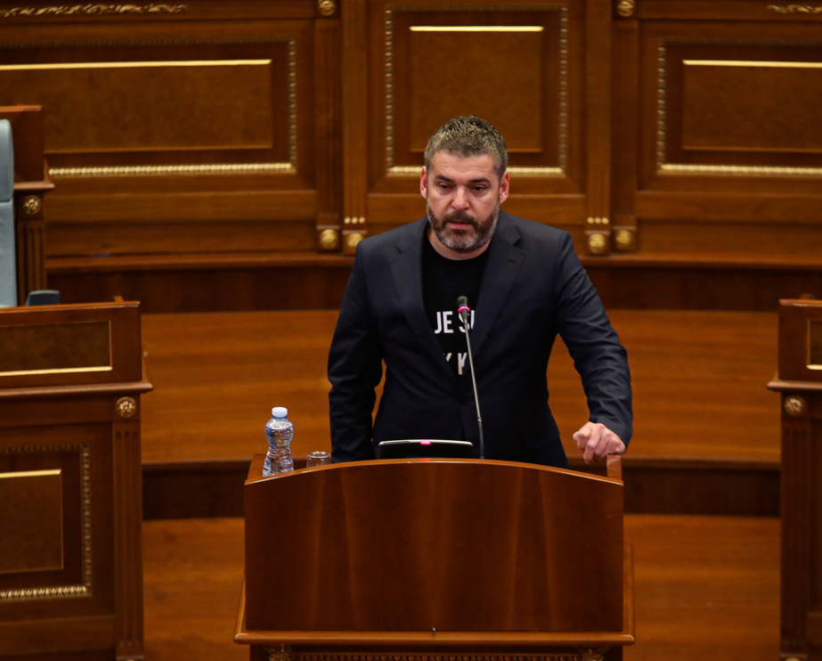 Ardian Kastrati  AAK ja tregoi qëndrim prej burrështetasi  PDK ja dhe LDK ja i frikësohen Kurtit
