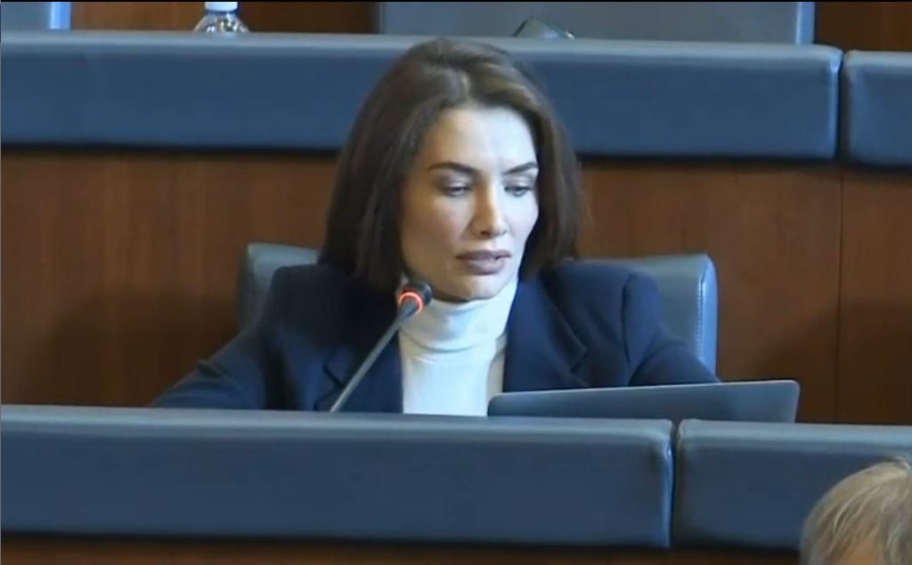 Ariana Musliu Shoshi  Ambicia e Vjosa Osmanit dhe kryeministrit Albin Kurti  po e lë Kosovën peng të përplasjeve