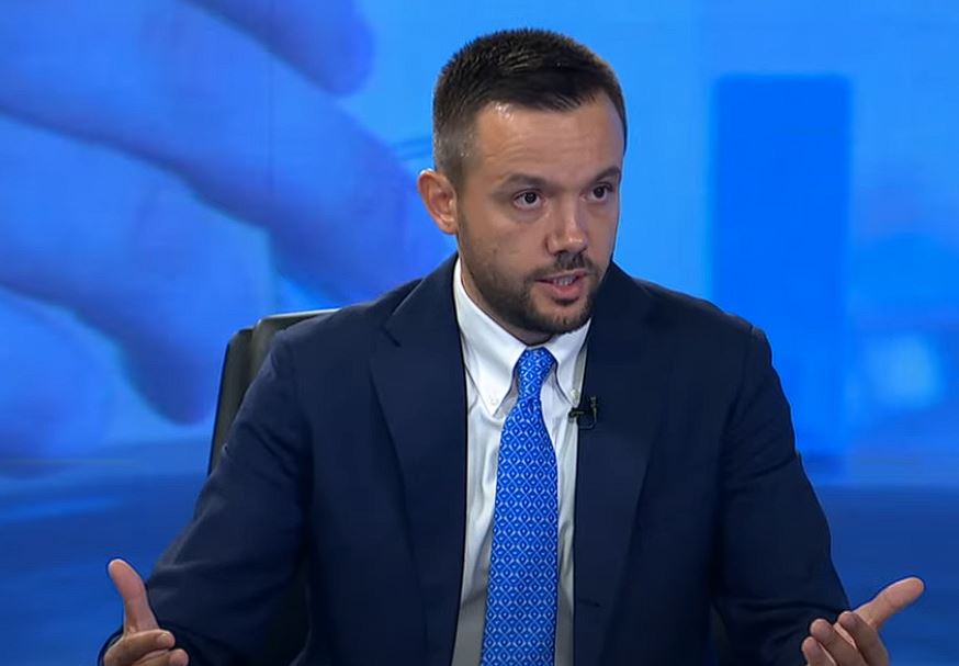 Përplasje e ashpër mes Albin Kurtit dhe Arian Tahirit  akuza për bllokadë dhe mungesë vullneti për marrëveshje