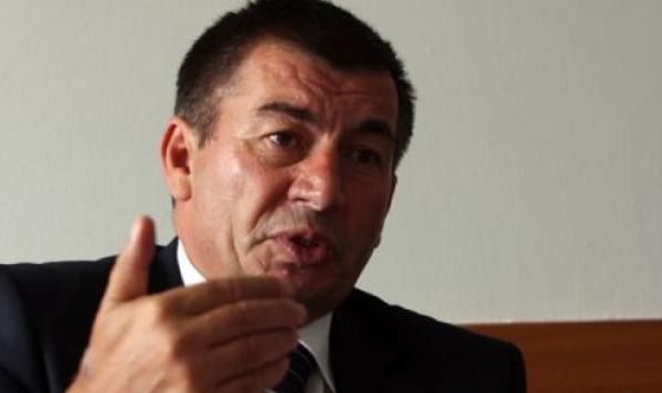 Arsim Bajrami i përgjigjet Surroit  Kritika ndaj librit tim  devijim drejt polemikës personale