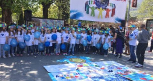 Në Ditën Ndërkombëtare të Autizmit, nxënësit e shkollës "Lidhja e Prizrenit", në Pejë organizuan aktivitete në mbështetje të tyre të fëmijëve më autizëm