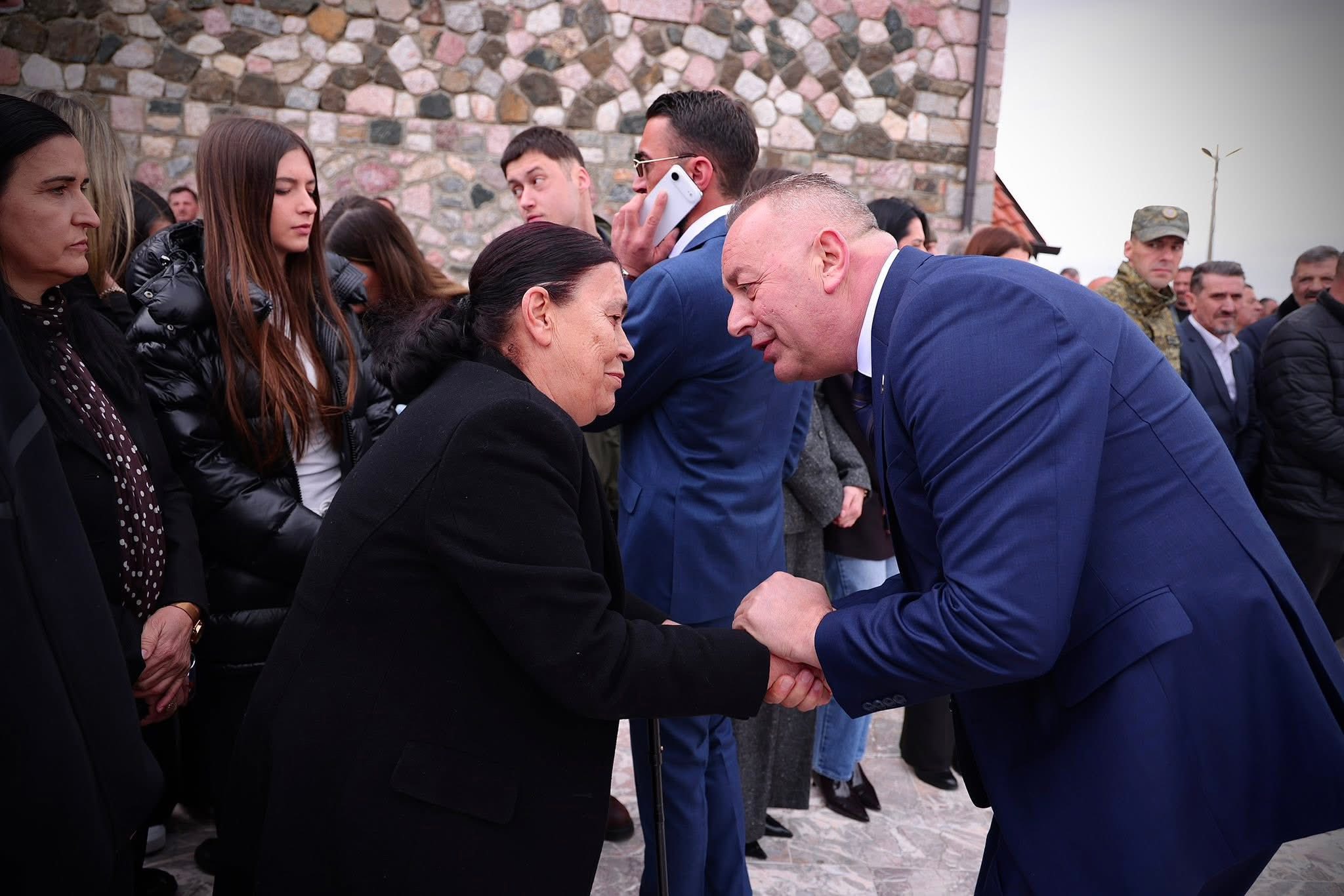 Në Gllogjan u bënë homazhe në nderim të të gjithë atyre që dhanë jetën për lirinë që gëzojmë sot