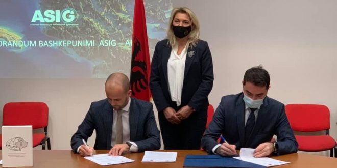 Nënshkruhen dy marrëveshje në mes të AKK-së dhe Autoritetit Shtetëror për Informacione Gjeohapësinore të Shqipërisë