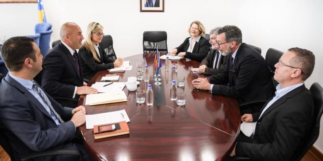 Kryeministri Haradinaj takon ambasadorin francez, Didier Chabert, dhe ambasadorin gjerman Christian Heldt