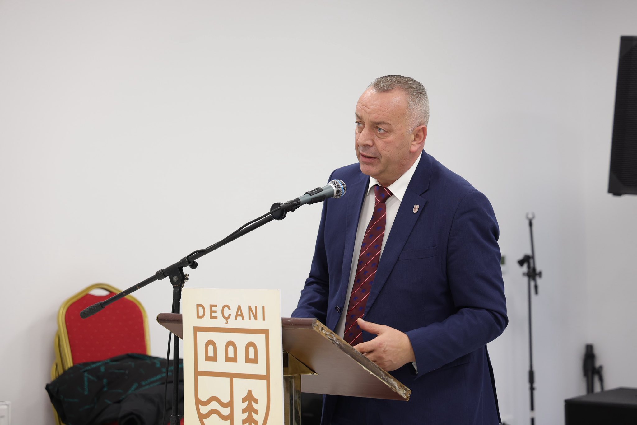 U organizua Tryeza për shkatërrimin e xhamive në Deçan dhe Junik gjatë viteve të luftës 1998 1999