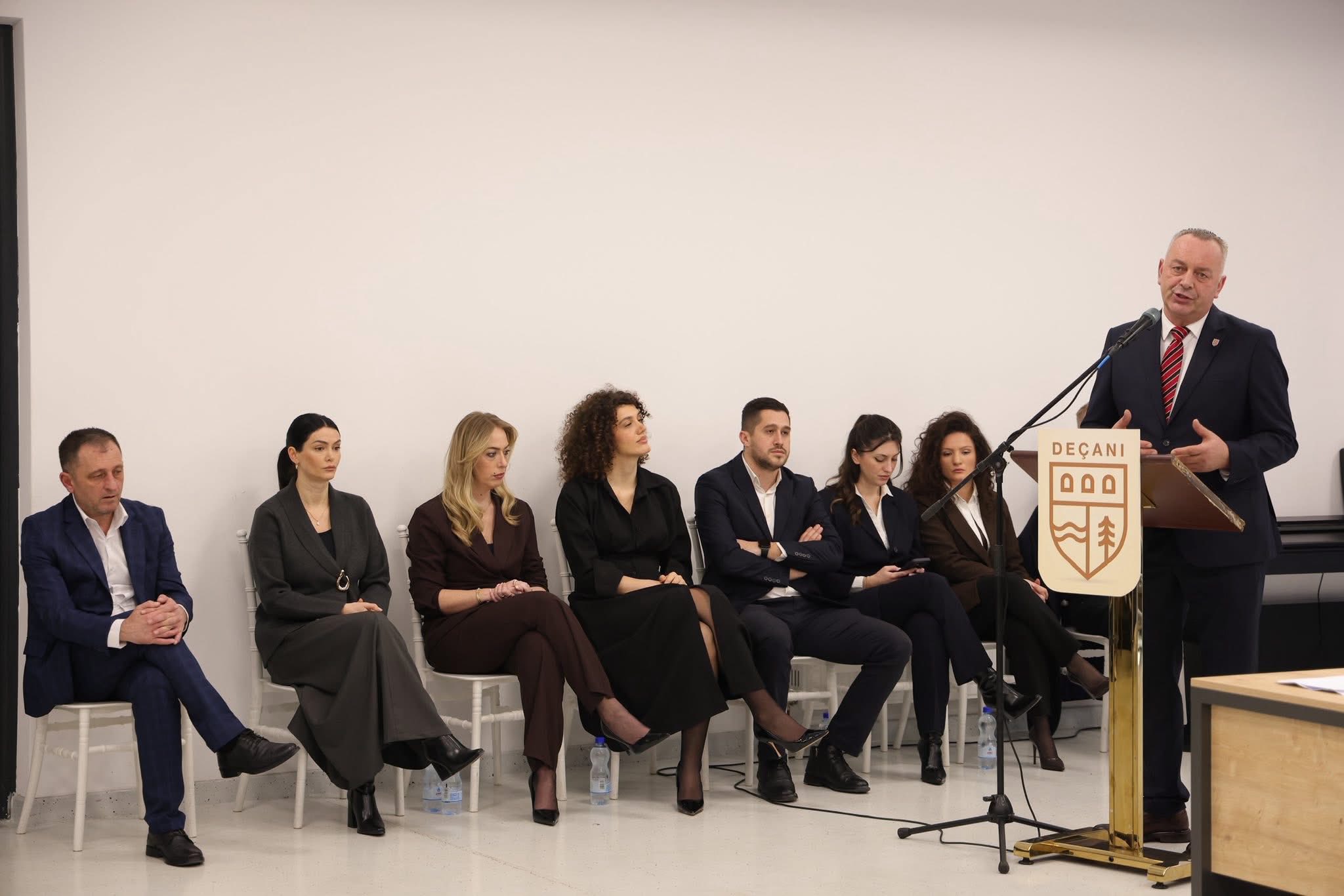 Në Qendrën Rinore në Deçan u organizua një tryezë diskutimi me nxënësit e shkollave të mesme