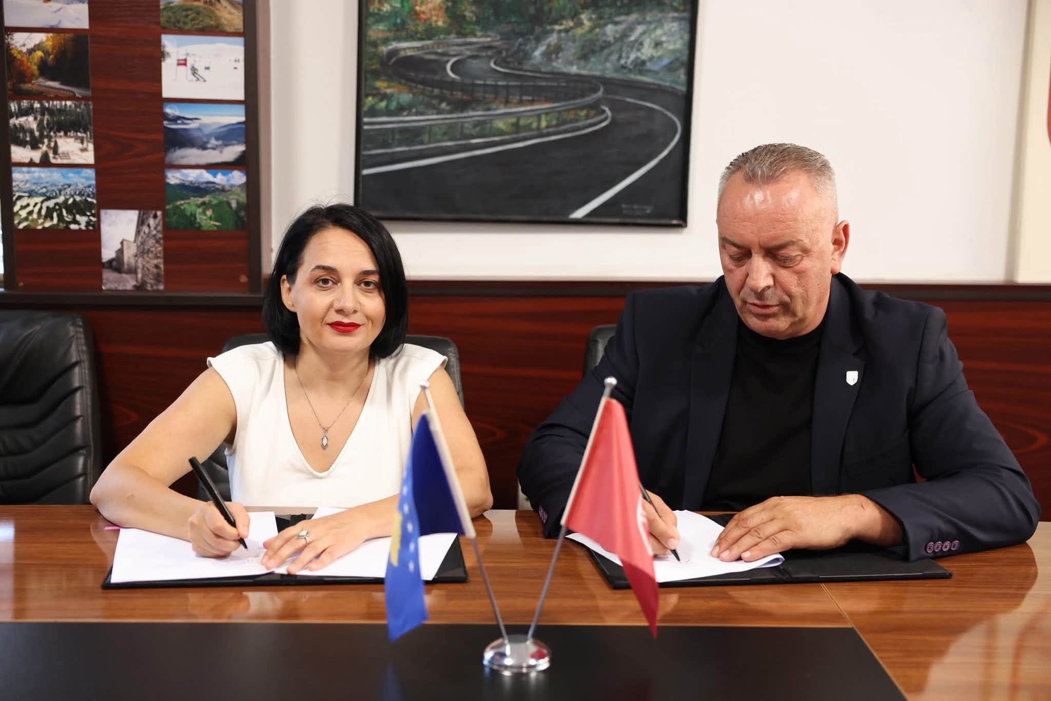 Një marrëveshje e rëndësishme për familjet në nevojë të Deçanit 