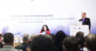 Ministri i Jashtëm Behxhet Pacolli, foli para të pranishmëve në konferencën “NATO-ja dhe Ballkani Perëndimor”
