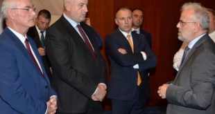 Ministri i FSK-së, Rrustem Berisha u prit në takim nga kryetari i Kuvendit të IRJM-së, Talat Xhaferi