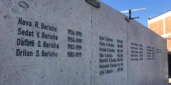 25 vjet më parë, më 26 mars 1999 forcat serbe kanë vrarë mizorisht 46 anëtarë të familjes Berisha, në Therandë (ish-Suharekë)