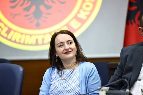 Nënkryetarja e Prishtinës me nismë për renovimin e këndeve të lojërave