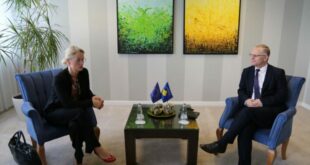 Besnik Bislimi: Si kryetarë të komunave, ata mund të ushtrojnë përgjegjësitë e tyre vetëm nga zyrat e tyre